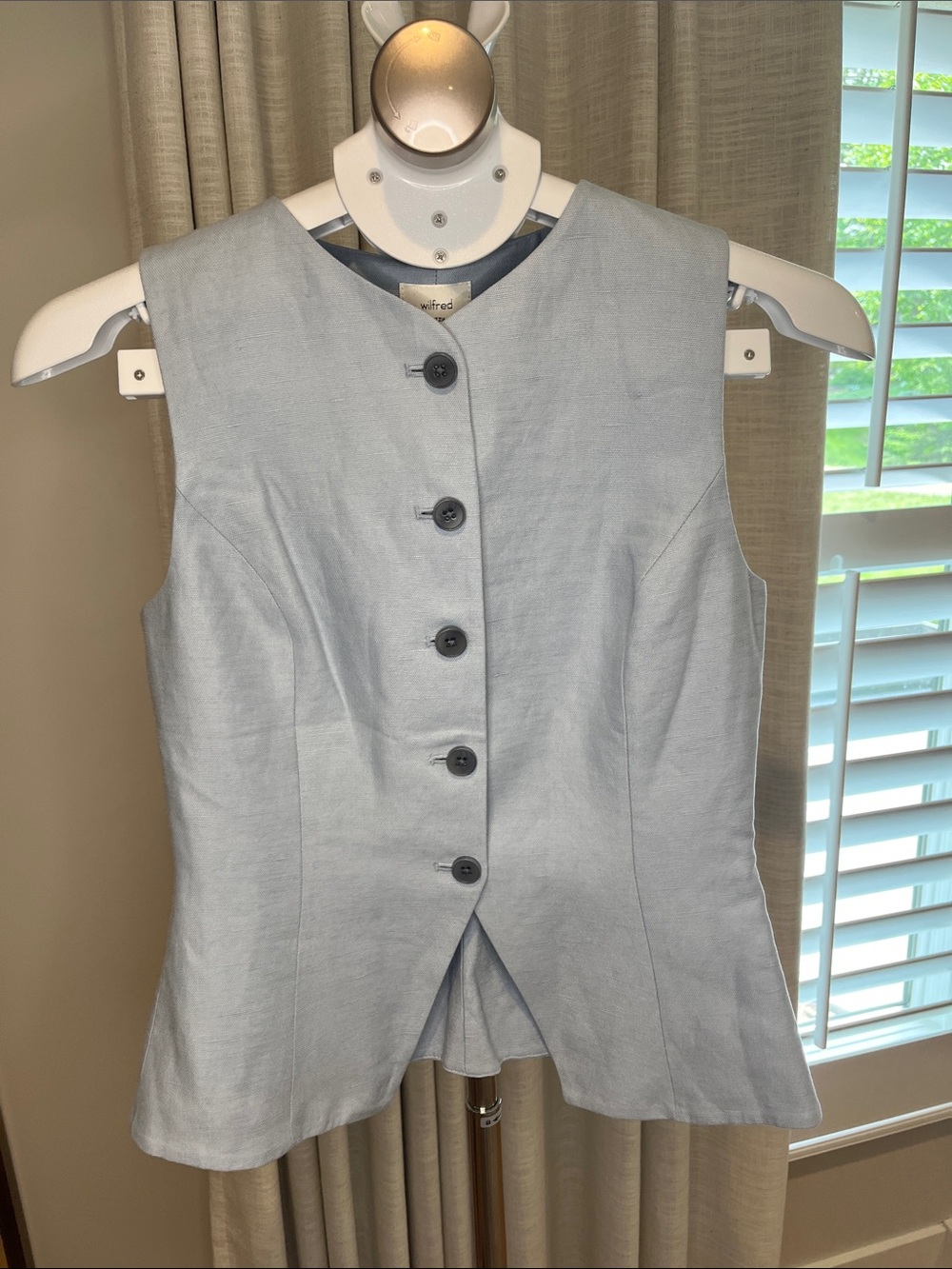 Aritzia Regal CruiseLinen Vest Top Dew Blue 2 NWOT - Picture 2 of 7